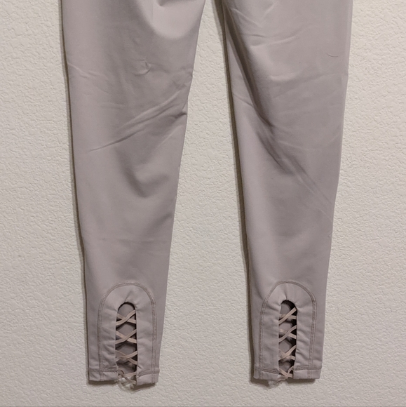 Mono B Taupe Leg Cutout Leggings Size Medium. Excellent pre-owned condition - Picture 4 of 7